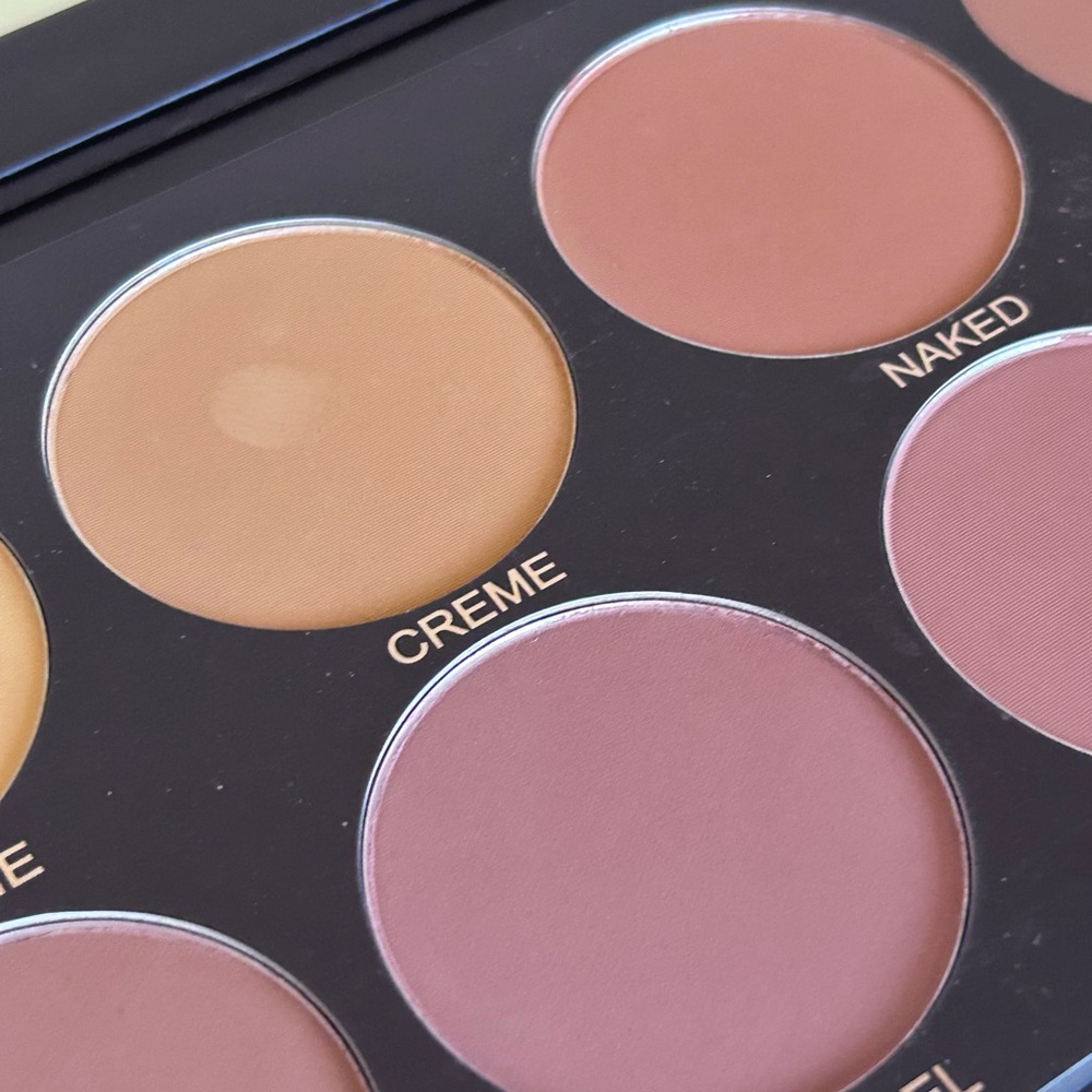 KAB Cosmetics Bronzer & Contour Palette - Black - Picture 5 of 6